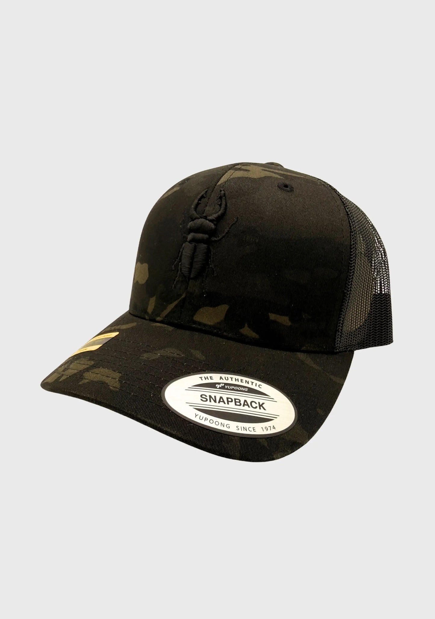 Trucker BaseCap Multicam Black mit schwarzem Käfer