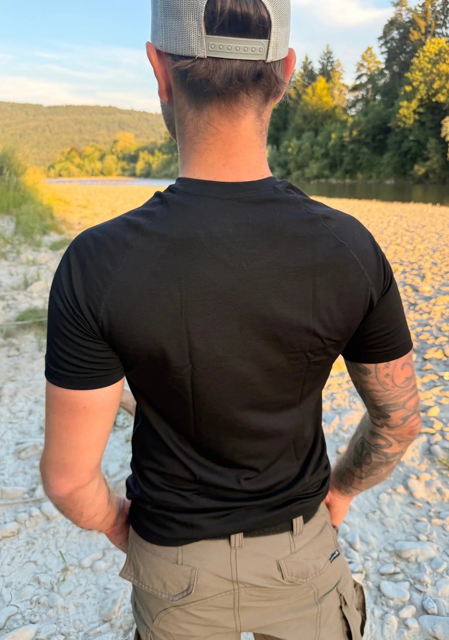 Merino Nomad T-Shirt Schwarz - superfine 100 % Merinowolle - ArmyBug