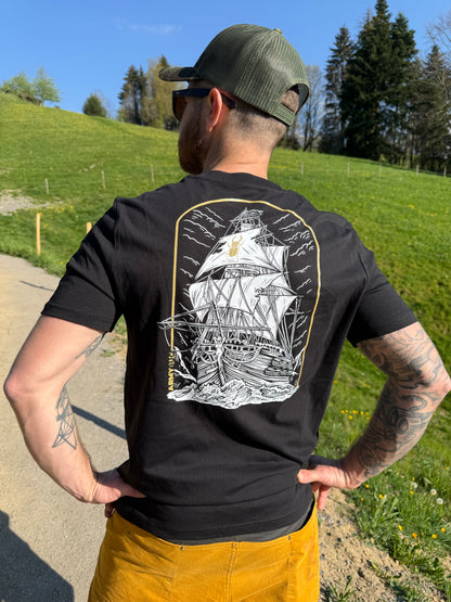 Schwarzes Crew Shirt mit großem Rückenprint und Armybug Käfer vorne – Limited Edition