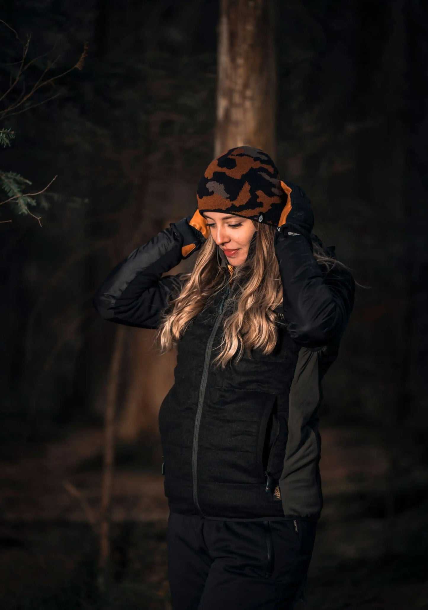 Gut getarnt im Wald mit der Reini Rossmann Beanie